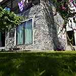 Vavilla Apartment