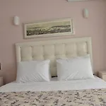 Huxley Hotel And Aparts Old City