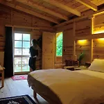 Loya Hotel