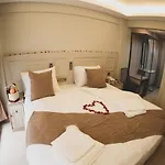 X-Nellyi Hotel