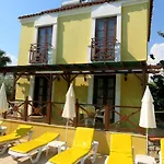 Gondol Apartments