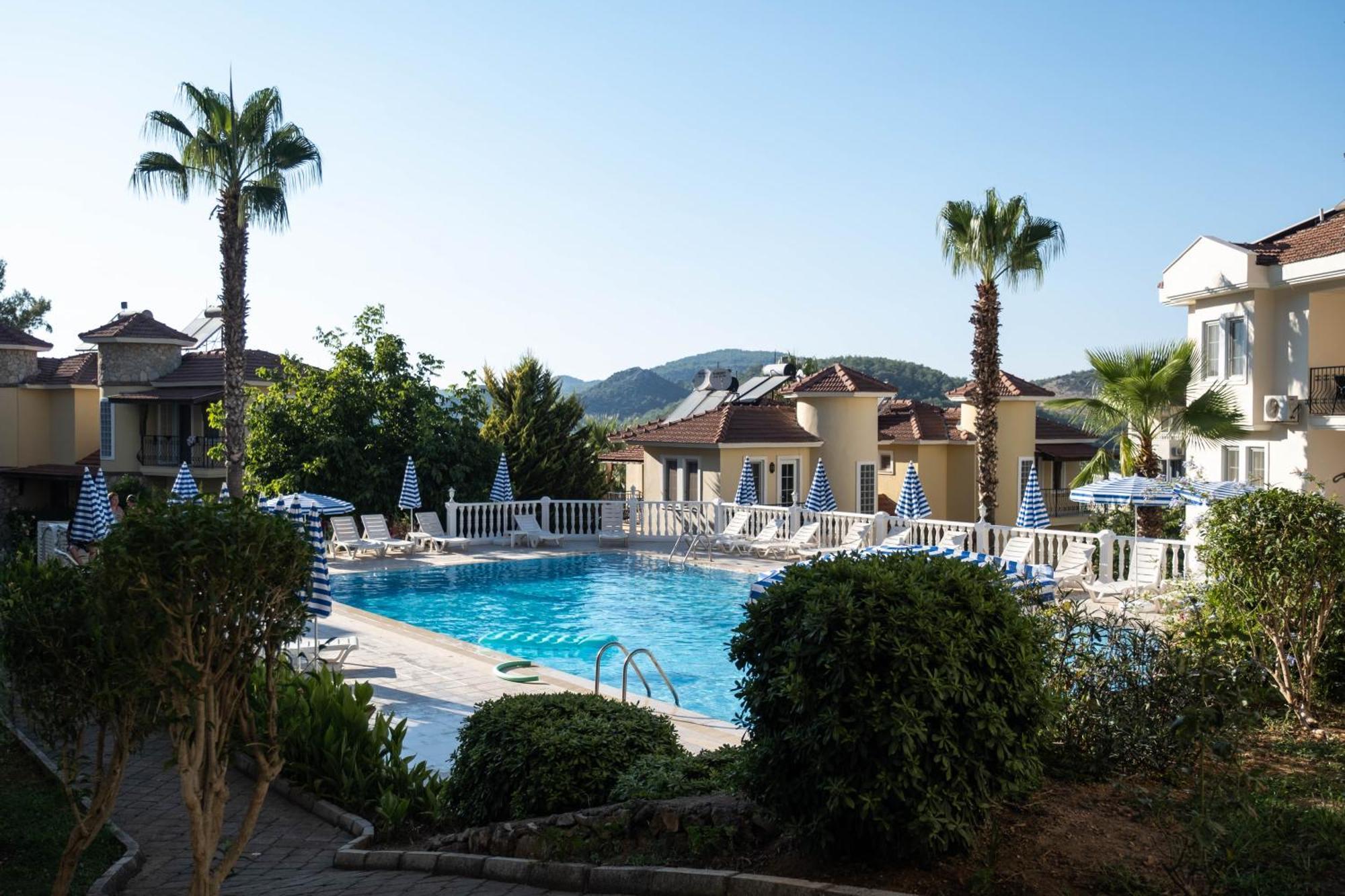 2 Bedroom Modern By The Forest With Pool Appartamento