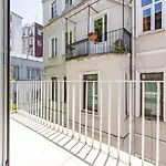 Bright Central Cool 2Bed 2 Bath Airy Home #353
