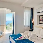Tropical Deluxe Hotel
