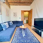 High Ceiling Central Cozy Apartment With 3 Bedroom Beyoglu