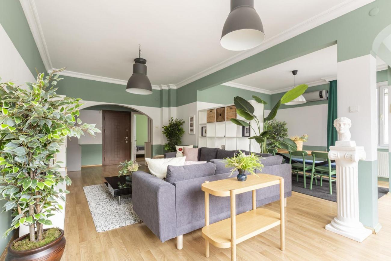 Sleek Flat W Balcony 8 Min To Coast On Bagdat Ave * Istambul