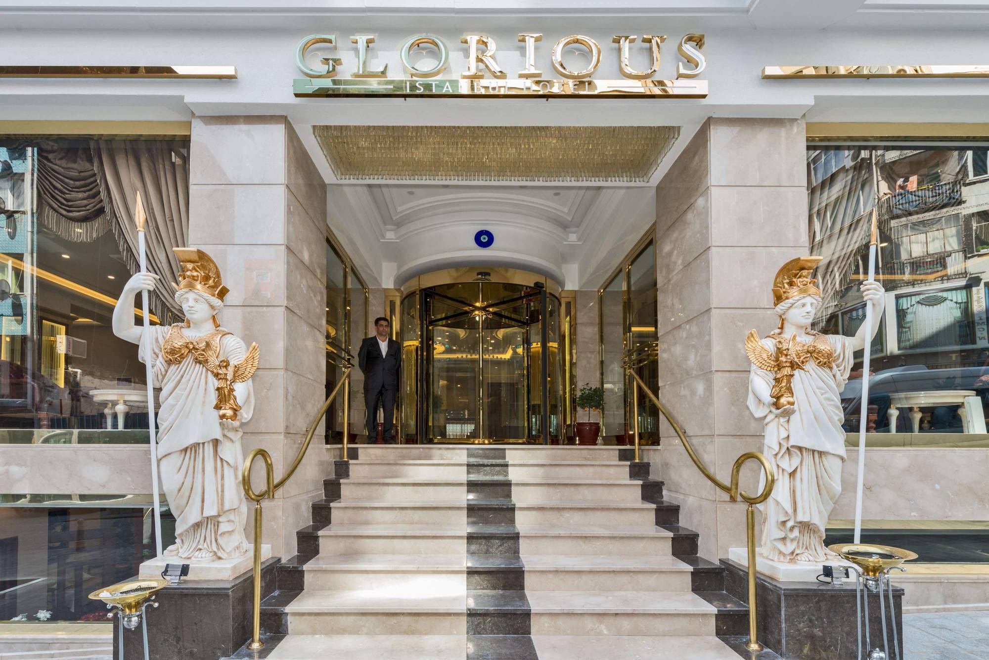 Glorious מלון