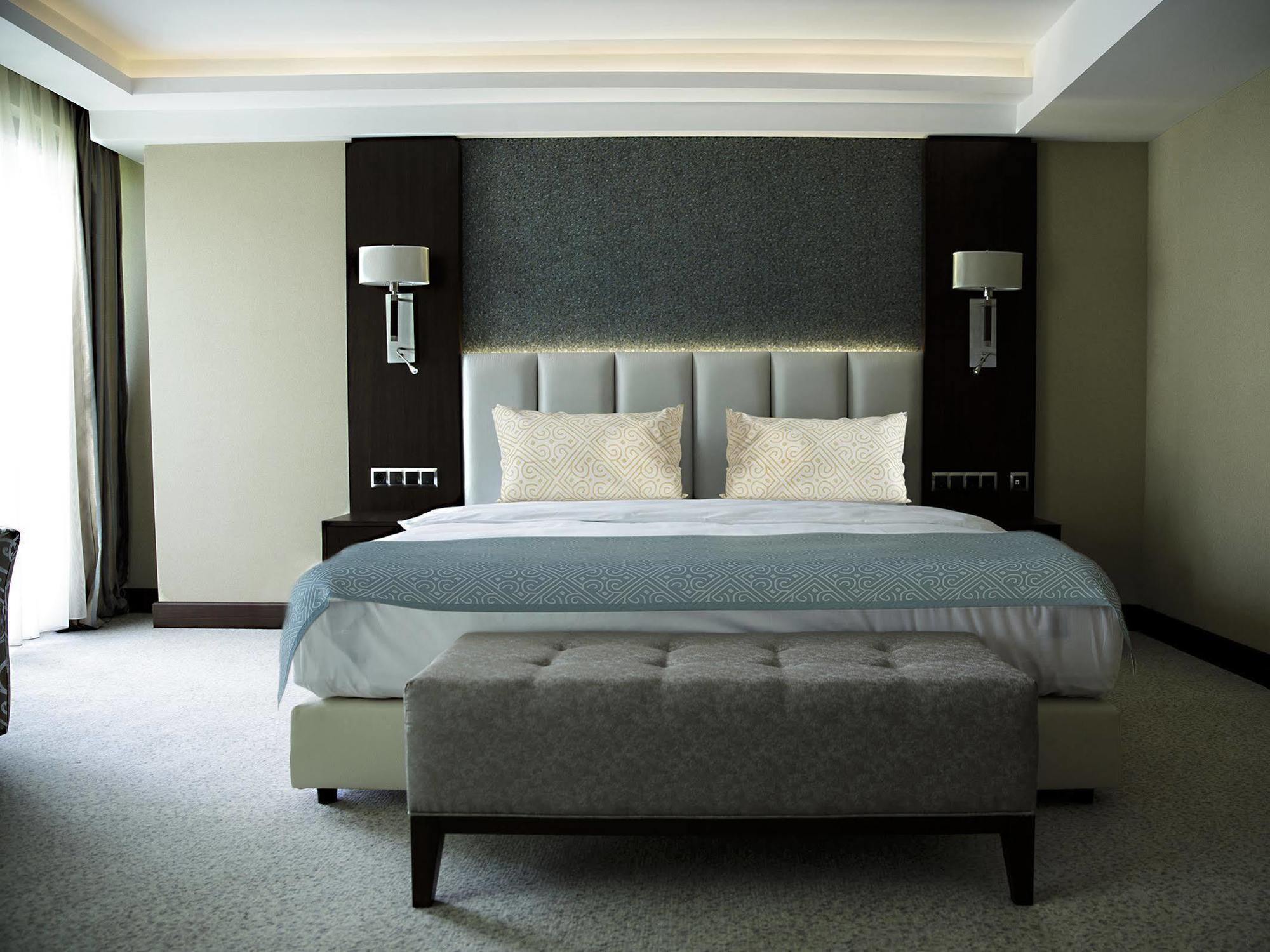 Clarion Hotel&suites